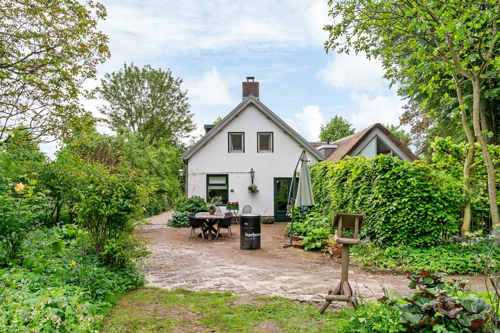 Woning achterzijde terras.jpg
